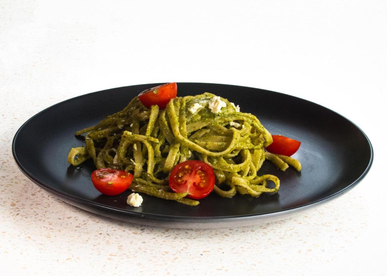 Neano Escape Hotell Manggis Eksteriør bilde A plate of pasta with pesto