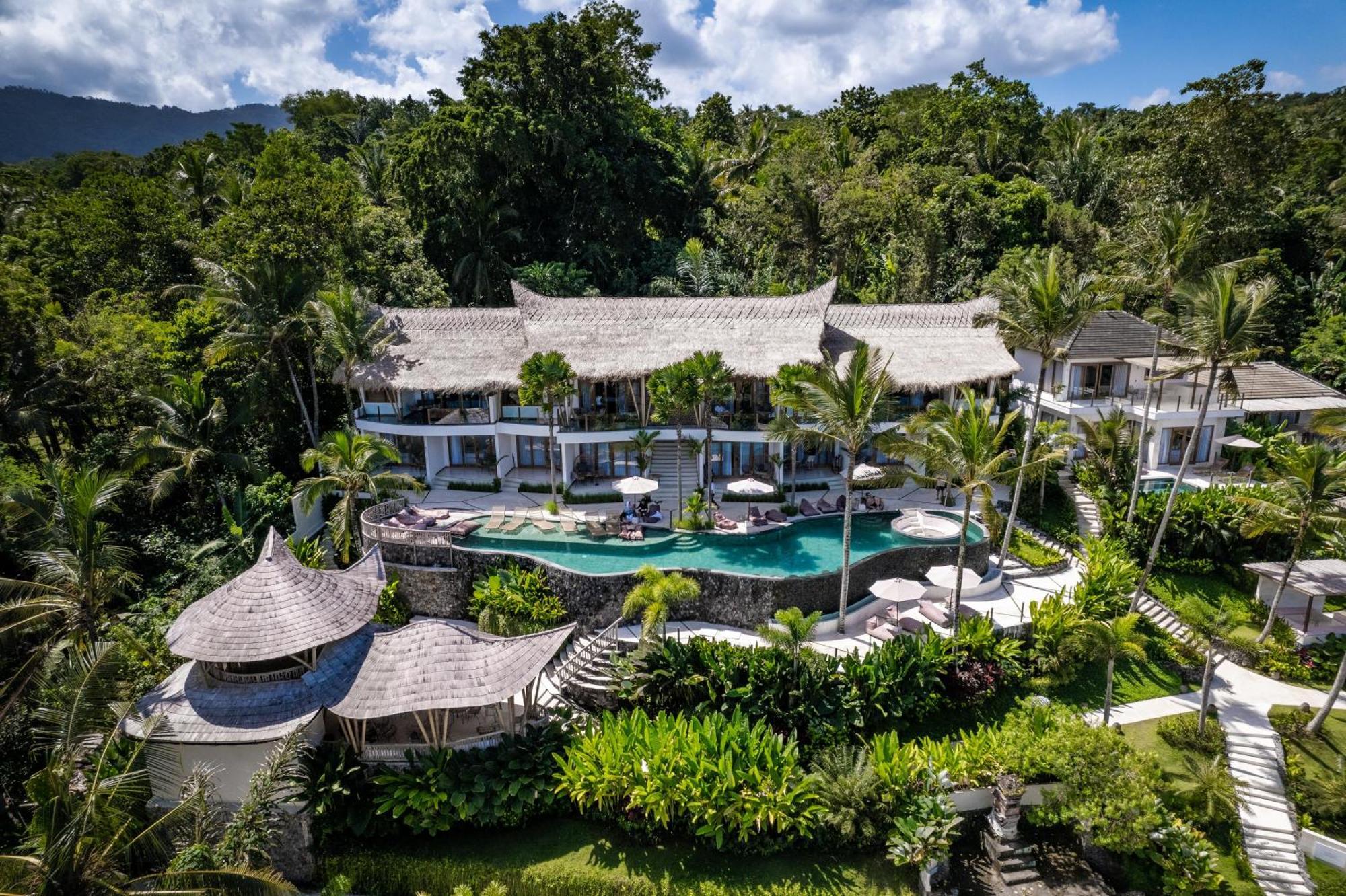 Neano Escape Hotell Manggis Eksteriør bilde Aerial view of the resort