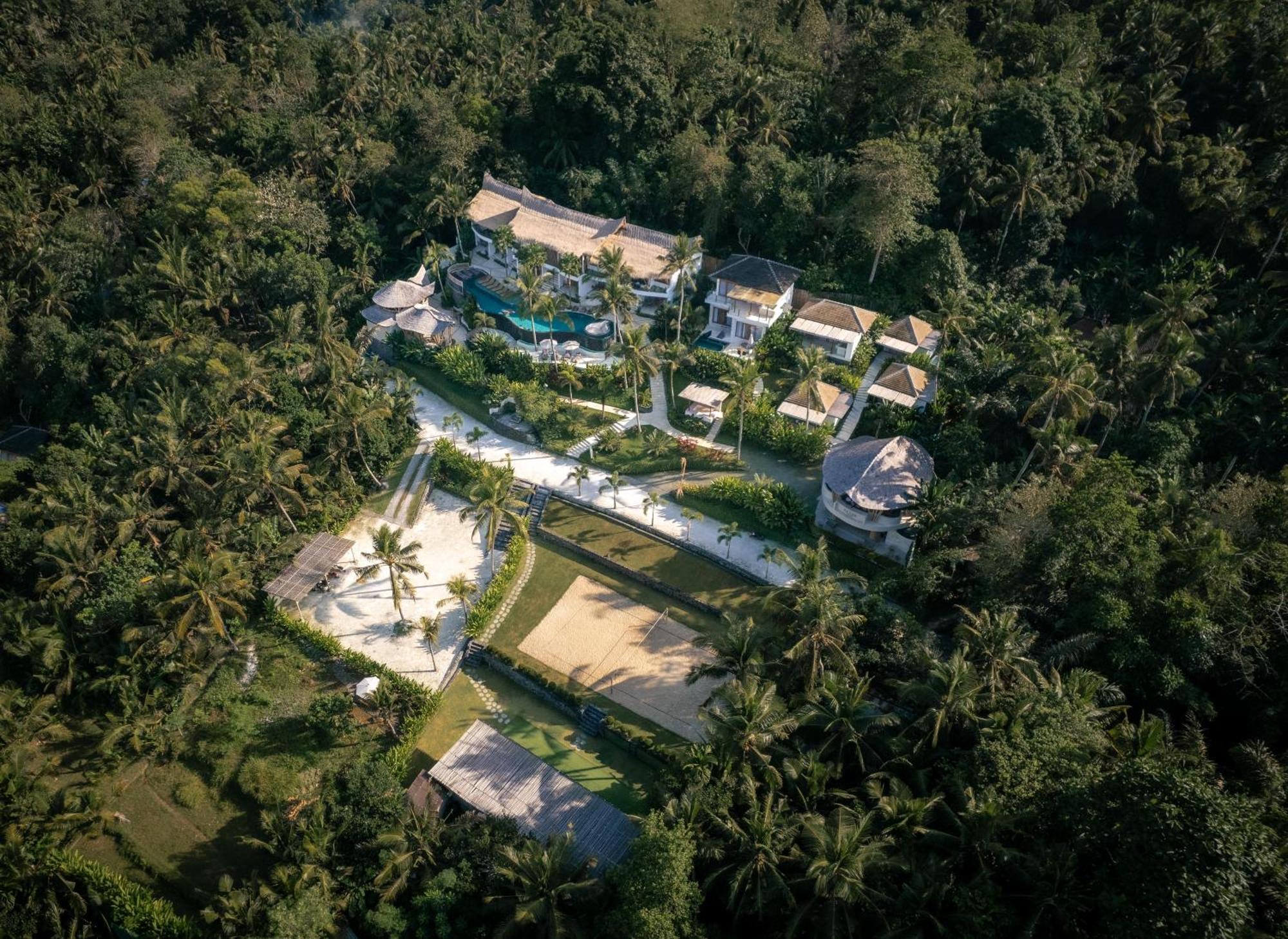 Neano Escape Hotell Manggis Eksteriør bilde Aerial view of the hotel